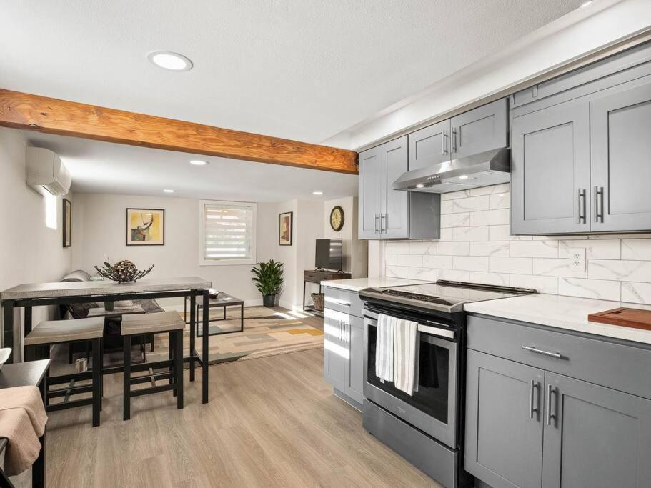 Elegant Richmond Gem Nestled Up To Hawthorne Blvd. Lägenhet Portland Exteriör bild